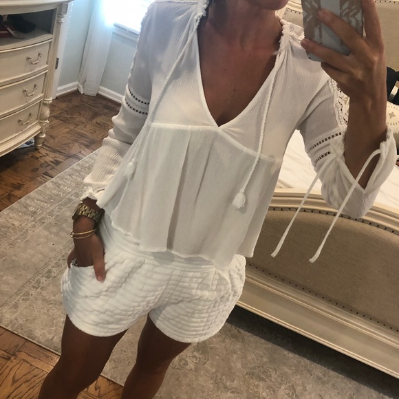 H&M Tops - Dividend White Tunic
